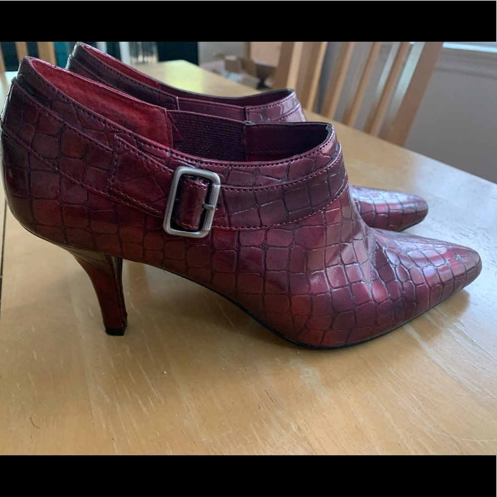 Super cute burgundy croc booties